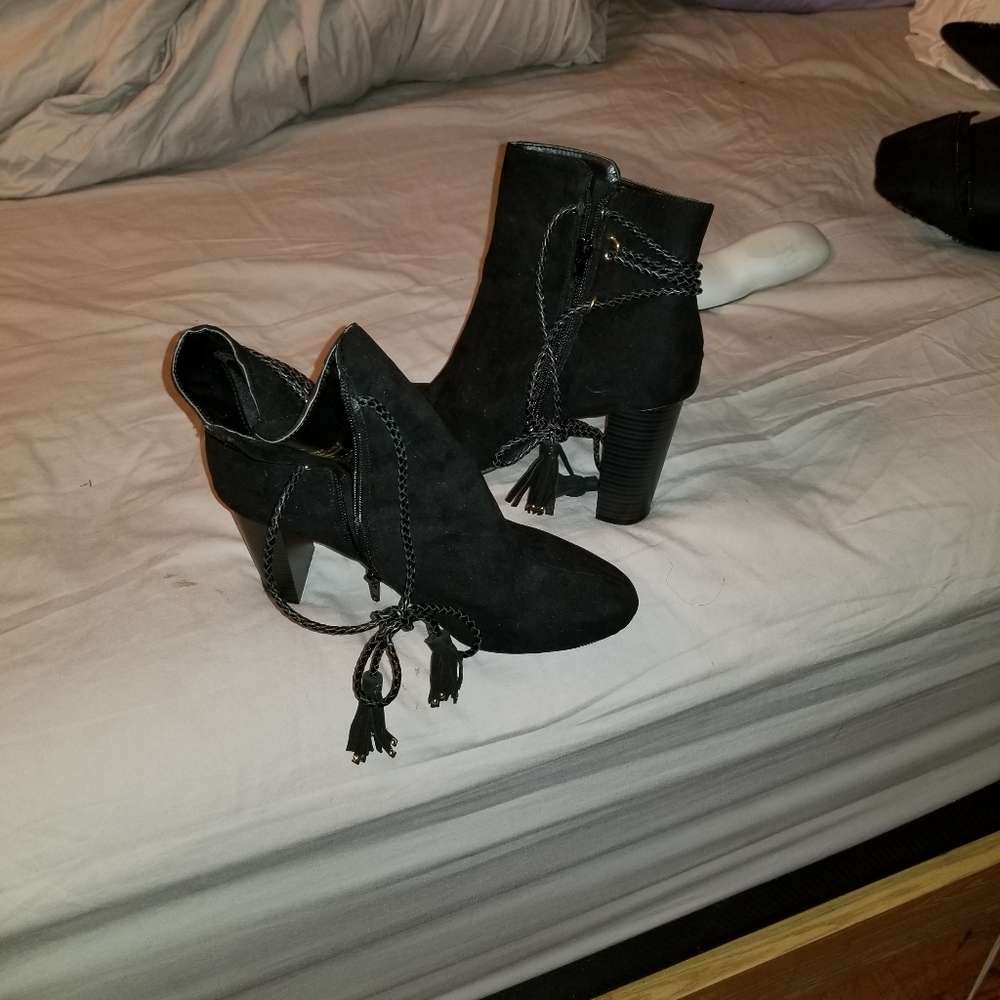 Boots - Picture 3 of 6